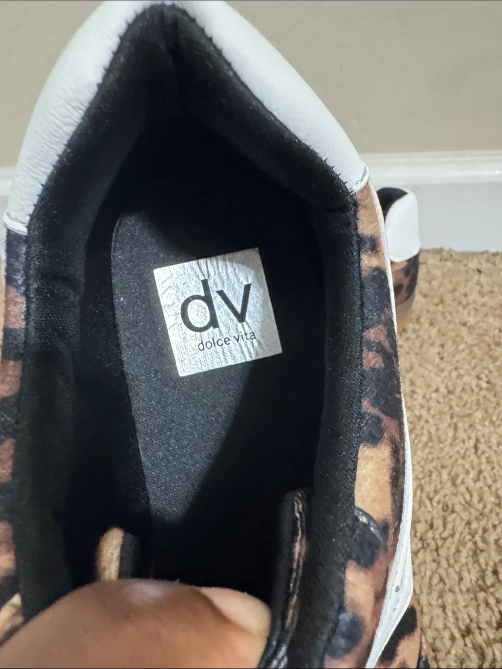 NEW DV Dolce Vita Quantum Charm Leopard Print Sneaker Cherry Charm size 6 Casual